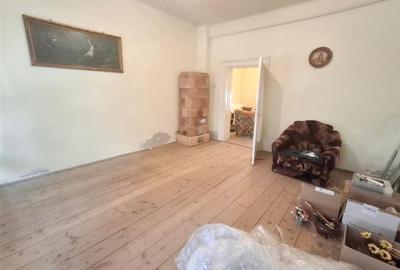 Apartament la casa 2 camere pivnita parcare zona Terezian - 8