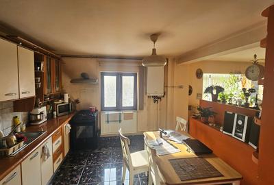 Apartament 4 camzere zona Otopeni-Central - 10