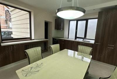 Casă cu Teren 188 Mp în Central - 1