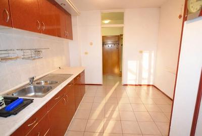 Apartament cu 4 camere decomandat în Răcădău - 2