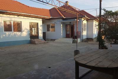 Casă cu 4 camere în Central - 2