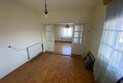 Casă cu 11 camere cu Teren 371 Mp în Est - 8