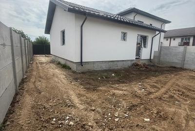 Casă individuală cu 3 camere cu Canalizare în Vârteju - 2