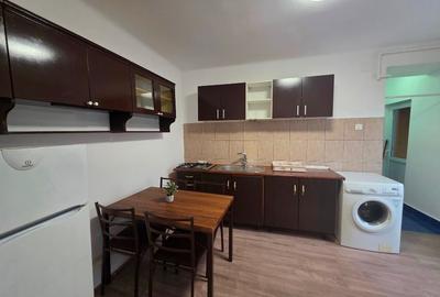 Apartament cu 3 camere nedecomandat, mobilat în 13 Septembrie - 7
