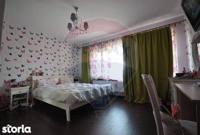 Casă cu 4 camere cu Teren 768 Mp în Sânpetru - 4