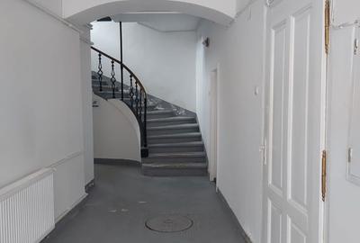 Casă cu 6 camere cu Teren 277 Mp în Central