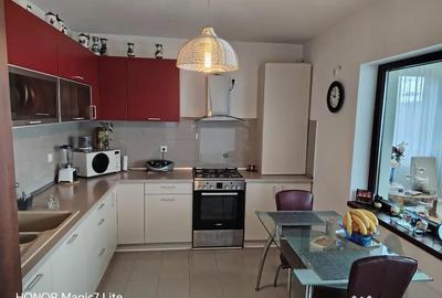 Apartament cu 3 camere decomandat în Grigorescu