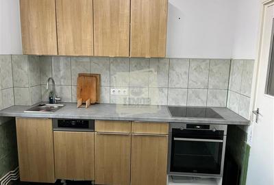 Apartament cu 3 camere decomandat si balcon in Vasile Aaron - 9