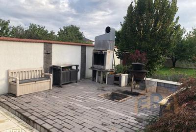 Casă cu 4 camere în Santăul Mic