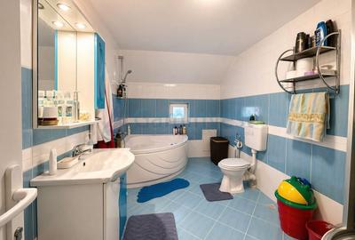 Casă individuală cu 7 camere cu Canalizare în Nufărul - 10