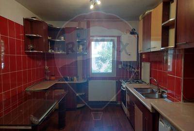 Apartament de inchiriat 4 camere decomandat Bacau