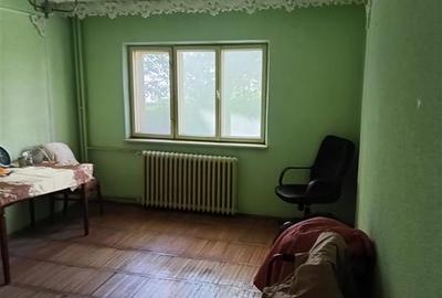 Apartament cu 2 camere decomandat în Nicolina