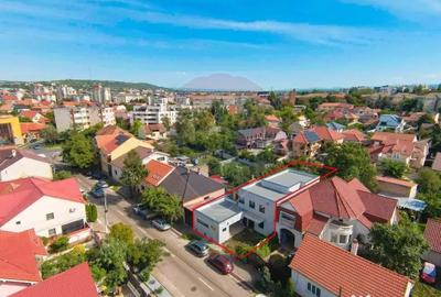 Casă cu 7 camere cu Canalizare în Central - 8