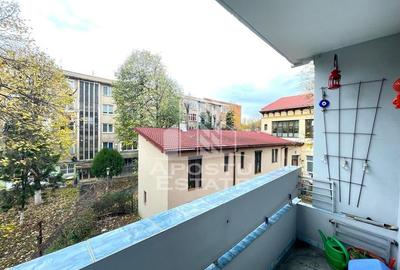Apartament cu 3 camere semidecomandat, mobilat în Podgoria