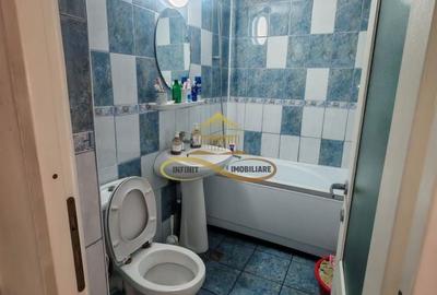 Apartament cu 3 camere decomandat în Dofteana - 3