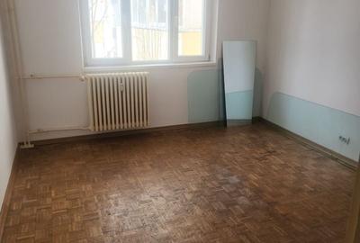 Apartament cu 4 camere semidecomandat în Apărătorii Patriei - 9