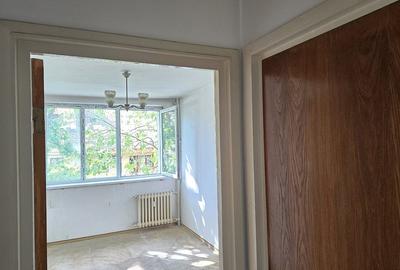 Apartament cu 3 camere semidecomandat în Gorjului - 9