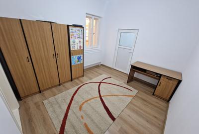 Spațiu comercial, de 120 mp, în Central - 3