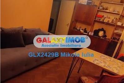 Apartament cu 3 camere semidecomandat, mobilat în Dorobanți