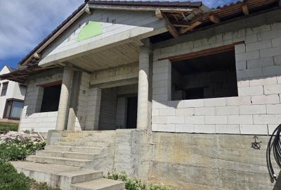 Casă cu 4 camere în Exterior Vest - 3