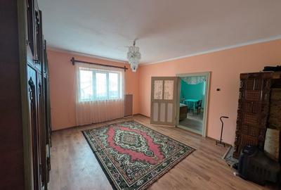 Casă cu 4 camere în Dumitra - 1