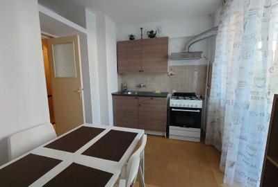 Apartament cu 3 camere decomandat în P-ța Universității - 2