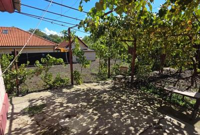 Casă cu 3 camere în 23 August - 6