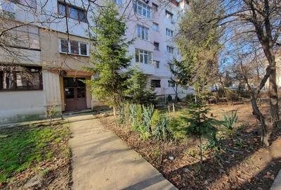 Zona Nord- bloc din 1986- Ap. 2 camere decomandate, etaj intermediar - 3