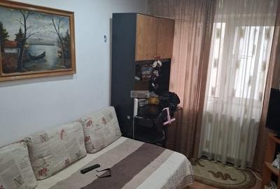Apartament 3 camere,etaj 3/3,  renovat,65000 euro neg, Policlinica 2 - 6