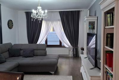 Casă cu 4 camere în Central - 2