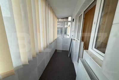 Apartament cu 2 camere semidecomandat, mobilat în Micro 11 - 9