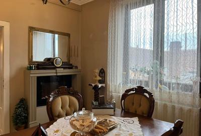 Casă individuală cu 4 camere cu Canalizare în Central - 1