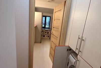 Garsonieră decomandată în Titan