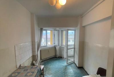 Apartament de 2 camere decomandat, 48 mp construiti, etaj 5, - 4