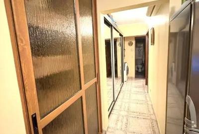 Apartament cu 3 camere decomandat în - 5