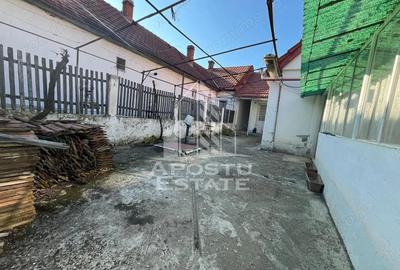 Casa individuala , cu garaj si teren de 856 mp in Ghisoda - 1