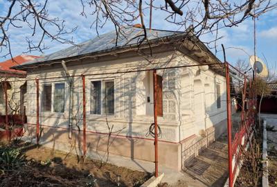 Casă cu 4 camere cu Teren 4000 Mp în Central - 2