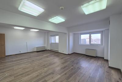 Birou, de 438 mp, în P-ța Victoriei - 11