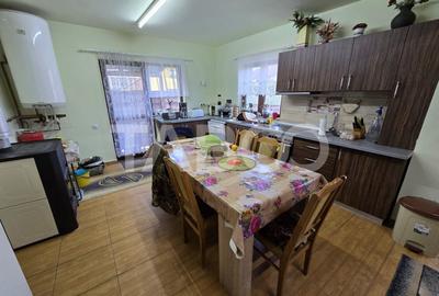 Casa de vanzare cu 6 camere 2 parcari curte libera 200 mp in Selimbar - 16