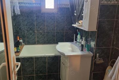 Apartament cu 3 camere decomandat în Poarta 6
