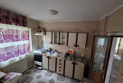 Casă cu 4 camere cu Teren 776 Mp în Unirii - 1