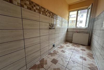 3 CAMERE, ETAJ 2, BLOC IZOLAT LANGA SPITALUL JUDETEAN!
