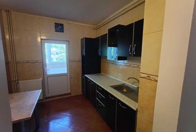 Apartament cu 2 camere decomandat în 1 Mai