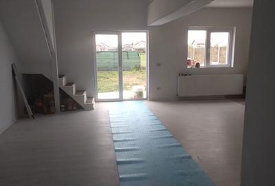 Casă cu 4 camere în Exterior Vest - 3