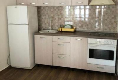 Casă cu 4 camere cu Teren 100 Mp în Central - 1