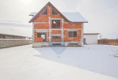 Casă cu 6 camere cu Teren 847 Mp în Hălchiu - 18