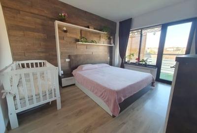 Apartament cu 3 camere semidecomandat în Păcurari