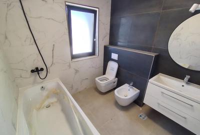 Casă cu 5 camere cu Teren 389 Mp în Valea Adâncă