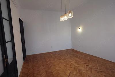 Apartament cu 3 camere semidecomandat în Central - 3