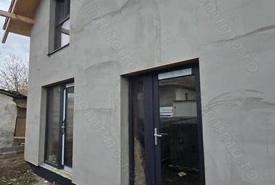Casă cu 2 camere cu Teren 170 Mp în Sânandrei